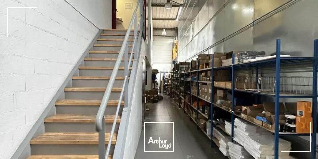 LOCAL D'ACTIVITE - ENTREPOT à VENDRE de 1195 m²