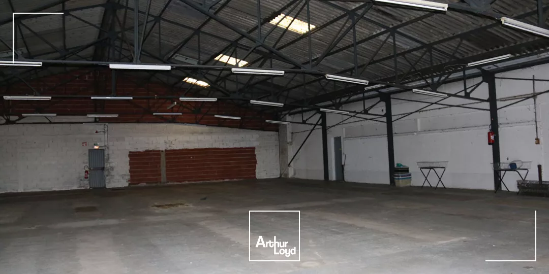 A VENDRE - Local commercial Le Palais Sur Vienne 550 m²