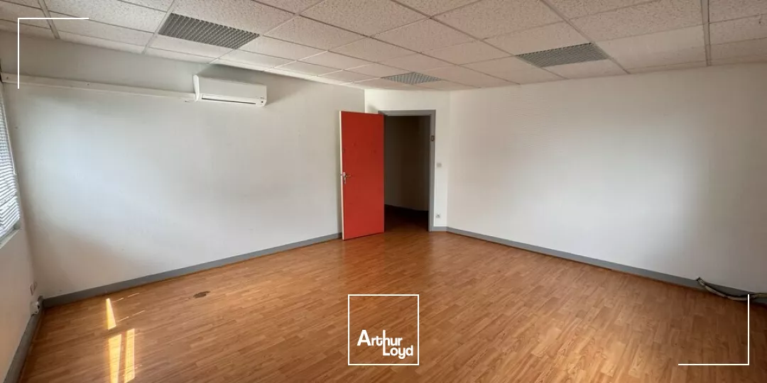 TOURS EST - MONTLOUIS CONNEUIL - A LOUER - BUREAUX 135 M² - PARKING FACILE