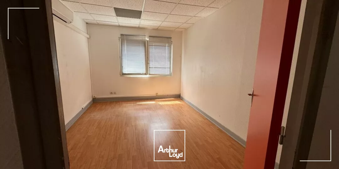 TOURS EST - MONTLOUIS CONNEUIL - A LOUER - BUREAUX 135 M² - PARKING FACILE