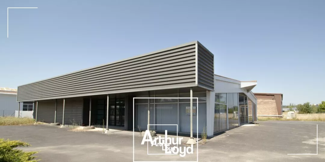 zone de l'aérodrome - vaste parking attenant - proche A20 A89 