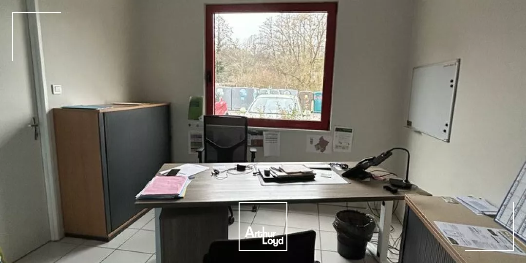 LOCAL D'ACTIVITE - ENTREPOT à LOUER de 1827 m²