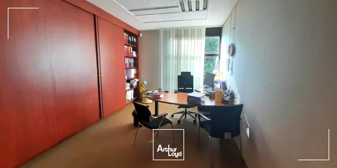 CLERMONT-FERRAND LA PARDIEU A LOUER BUREAUX 701 m² - ETAGE