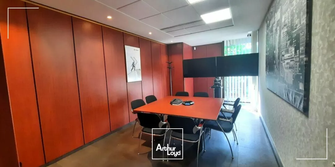 CLERMONT-FERRAND LA PARDIEU A LOUER BUREAUX 701 m² - ETAGE