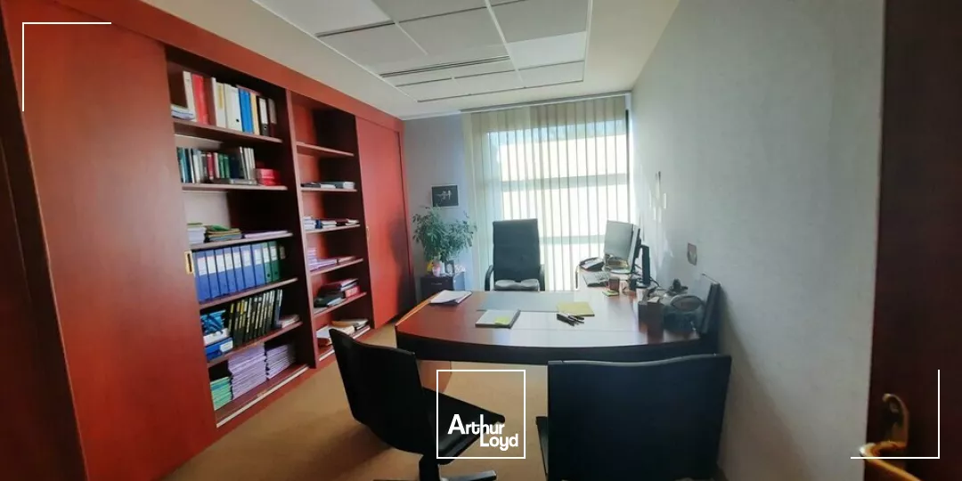 CLERMONT-FERRAND LA PARDIEU A LOUER BUREAUX 701 m² - ETAGE