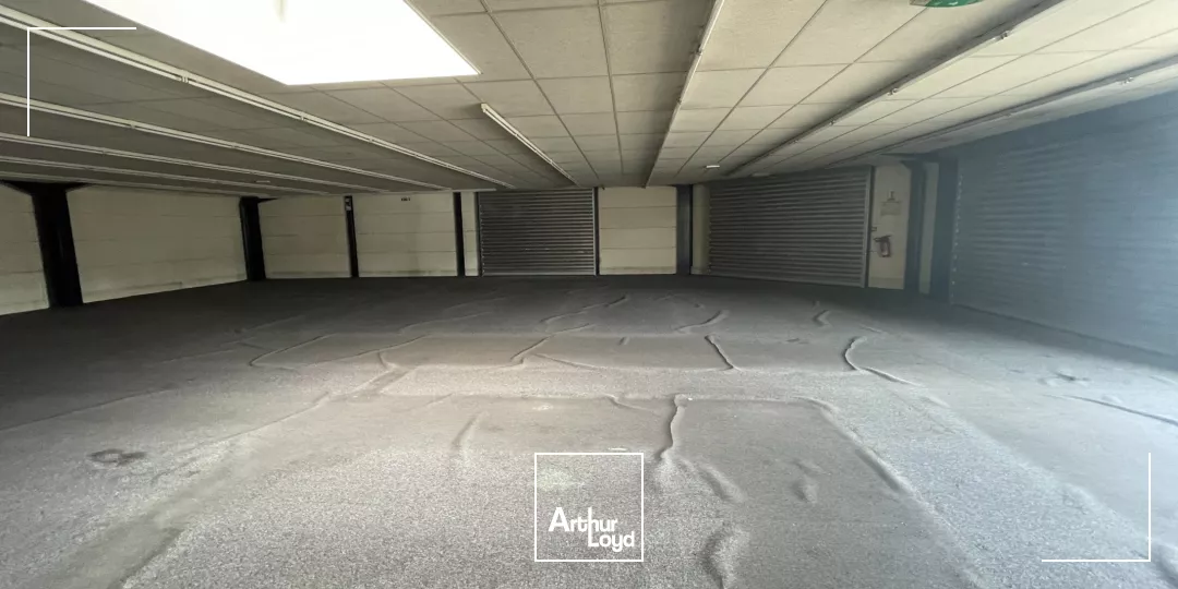 Grand local commercial d'environ 400 m2 à BEAUVAIS 