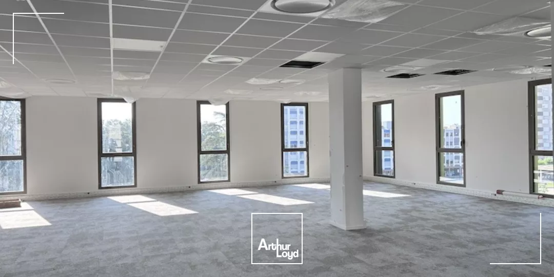 A VENDRE - A LOUER - MACON PROCHE CENTRE VILLE - bureaux neufs aux dernières normes environnementales avec balcons.