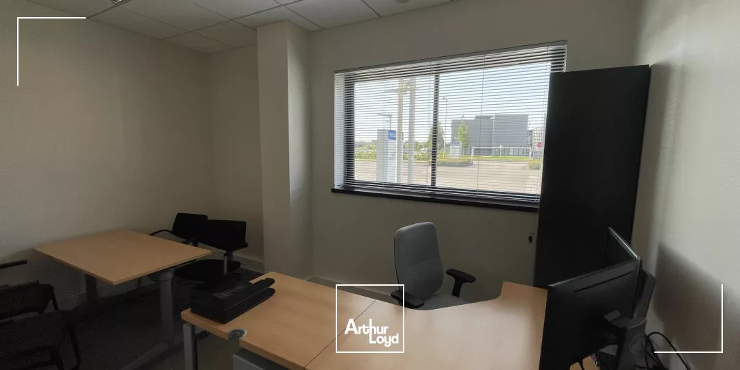 A LOUER BUREAUX À PARTIR DE 616 M2 À LACROIX SAINT OUEN 