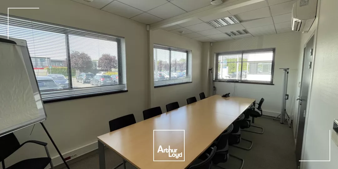 A LOUER BUREAUX À PARTIR DE 616 M2 À LACROIX SAINT OUEN 