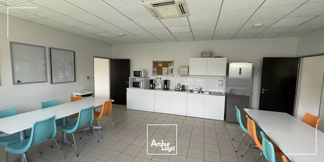 A LOUER BUREAUX À PARTIR DE 616 M2 À LACROIX SAINT OUEN 