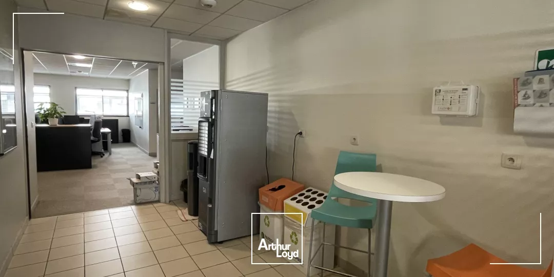 A LOUER BUREAUX À PARTIR DE 616 M2 À LACROIX SAINT OUEN 