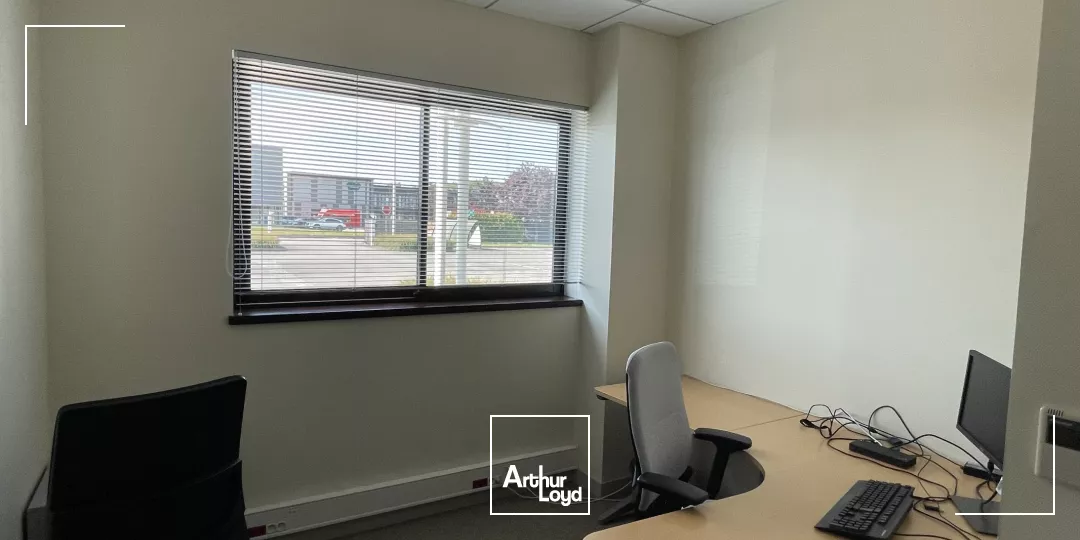 A LOUER BUREAUX À PARTIR DE 616 M2 À LACROIX SAINT OUEN 