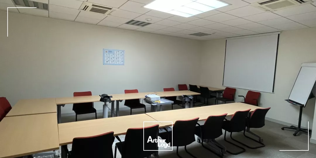 A LOUER BUREAUX À PARTIR DE 616 M2 À LACROIX SAINT OUEN 