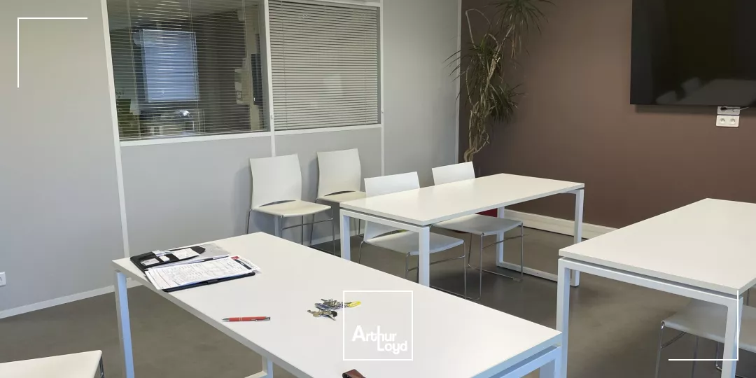 BUREAUX - 331 M2 - A VENDRE - ST NAZAIRE 