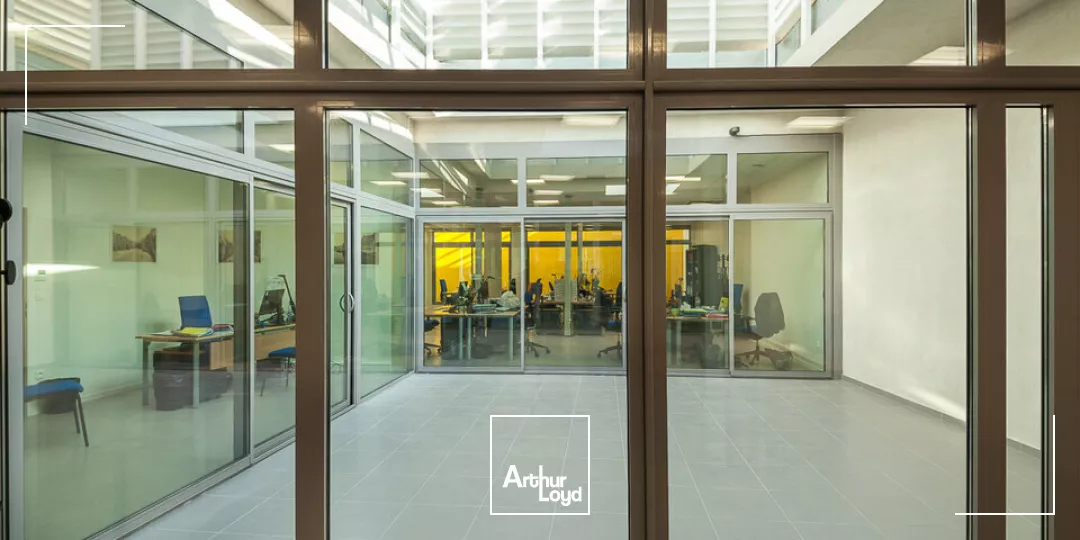 BUREAUX à VENDRE de 757 m²