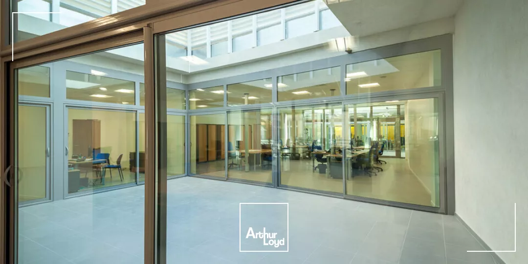 BUREAUX à VENDRE de 757 m²