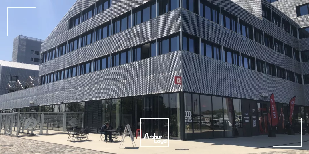 A LOUER - LOCAUX COMMERCIAUX - BORDEAUX