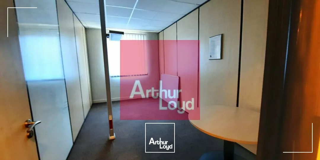 CLERMONT -FERRAND SECTEUR ESTAING CHU A LOUER BUREAUX 3209 M² - DIVISIBLE A PARTIR DE 700 M² - 85 PLACES DE PARKING