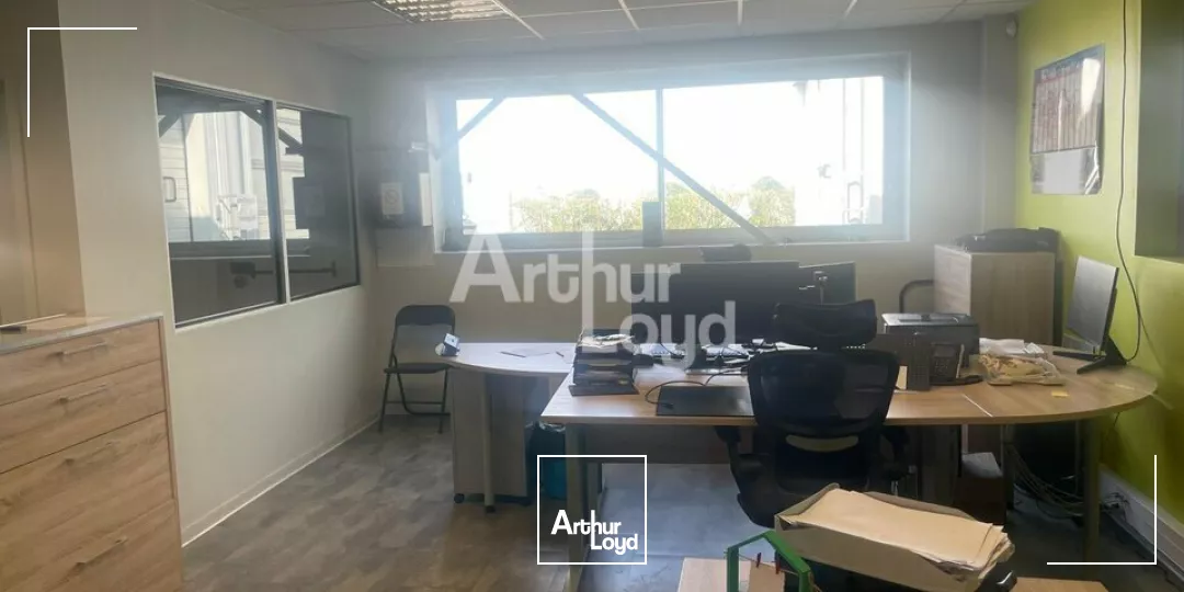 VILLEBAROU - LOCATION LOCAL COMMERCIAL DE 345 M² - ZONE INDUSTRIELLE