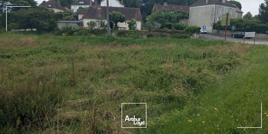 Saint YRIEIX LA PERCHE TERRAIN CONSTRUCTIBLE