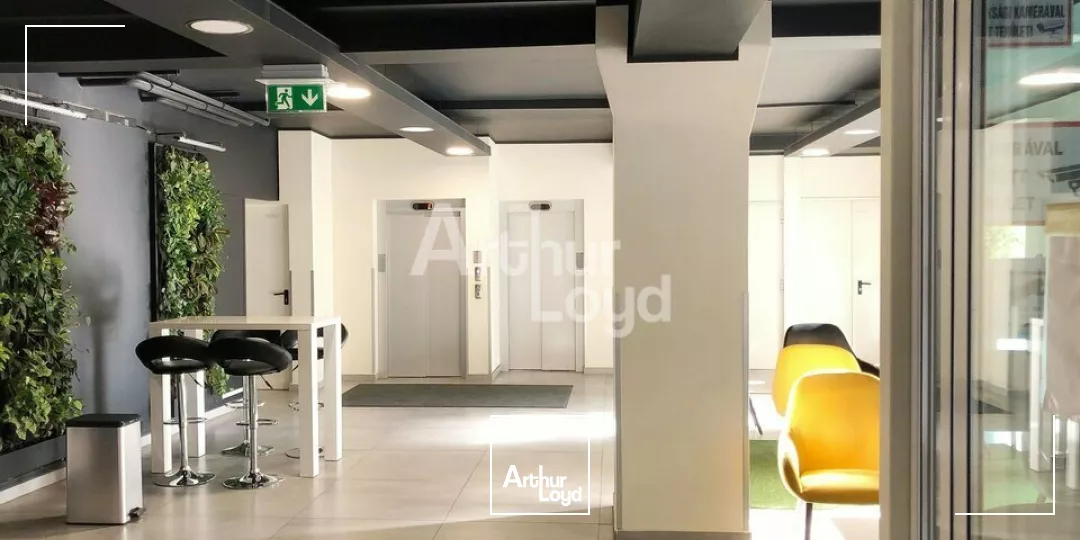 Local professionnel à vendre à Charvonnex de 100 m²