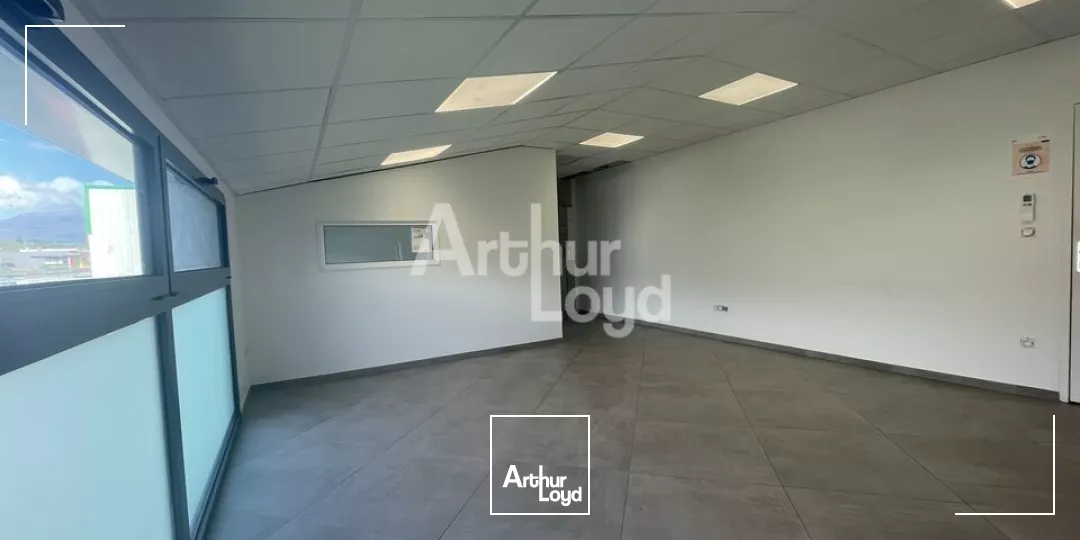 Local professionnel 54 m² à louer à La ravoire-proche accès autoroute 