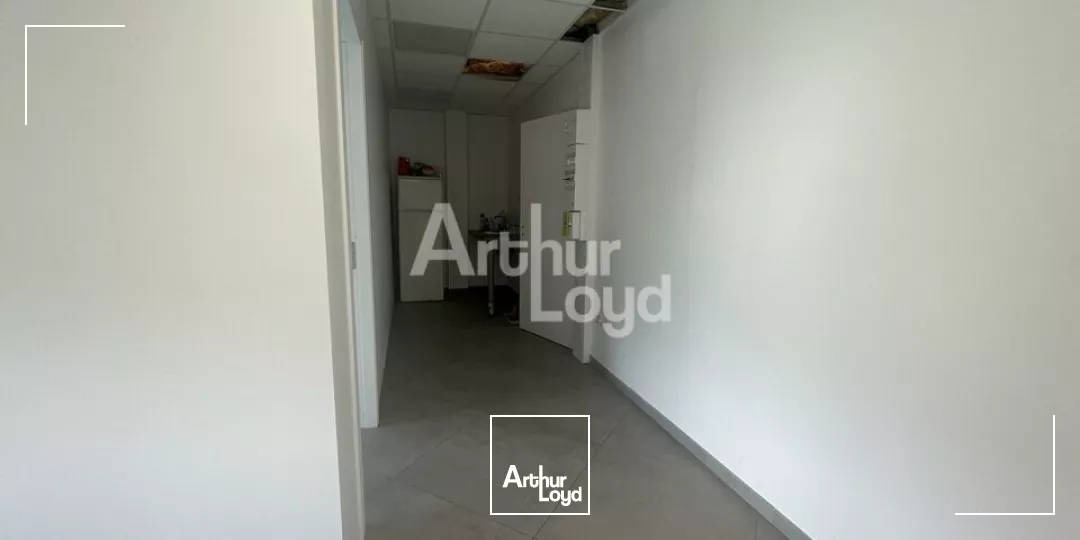 Local professionnel 54 m² à louer à La ravoire-proche accès autoroute 