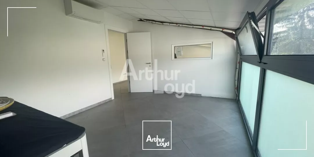 Local professionnel 54 m² à louer à La ravoire-proche accès autoroute 