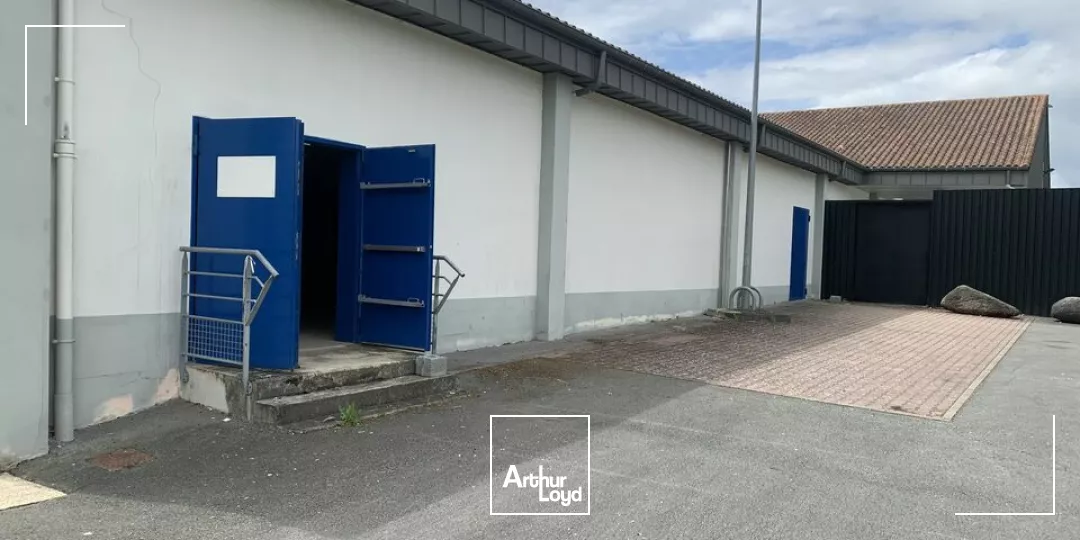 LOCAL COMMERCIAL 1143M2 MONTCOUTANT
