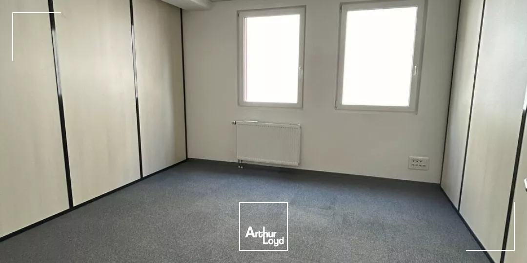 LOCAL COMMERCIAL à LOUER de 158 m²