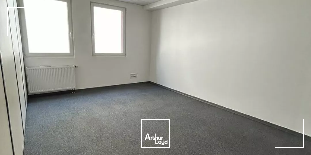 LOCAL COMMERCIAL à LOUER de 158 m²