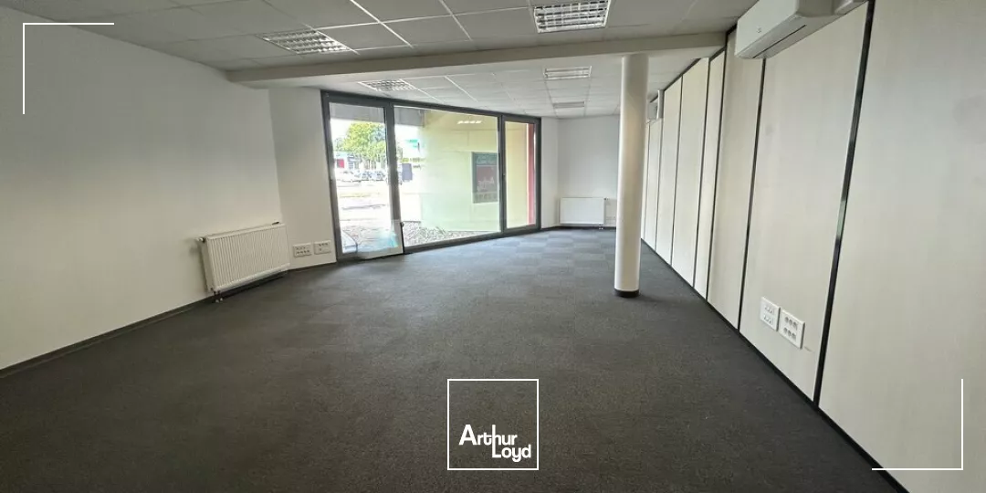 LOCAL COMMERCIAL à LOUER de 158 m²