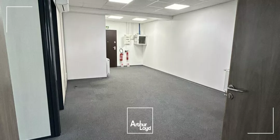 LOCAL COMMERCIAL à LOUER de 158 m²