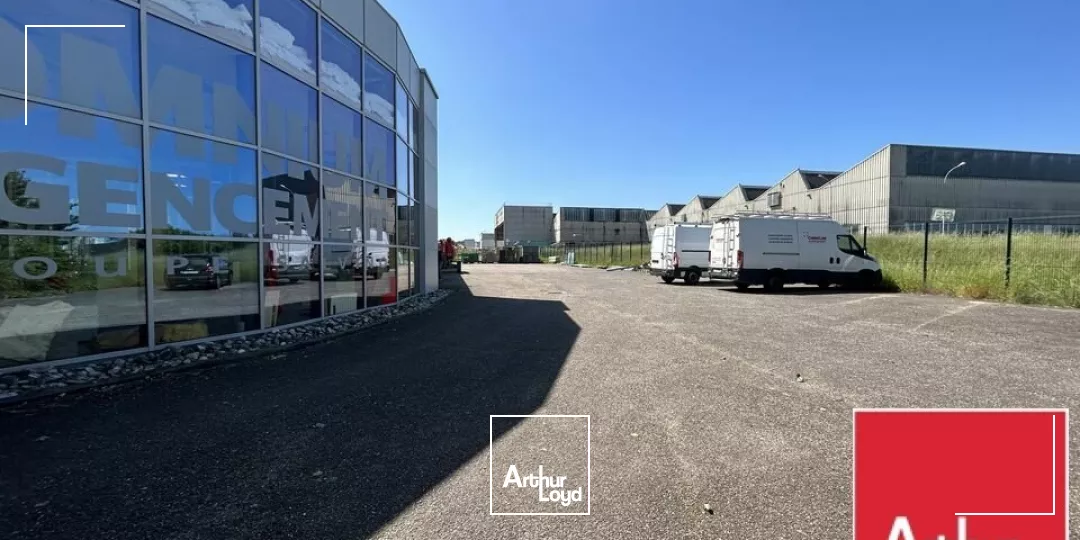 LOCAL D'ACTIVITE - ENTREPOT à LOUER de 840 m²