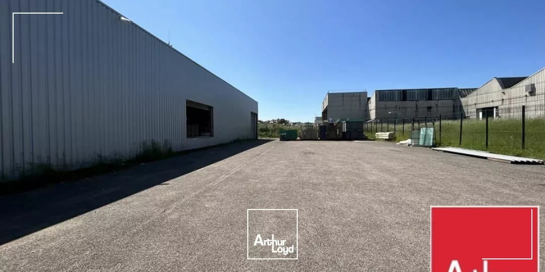LOCAL D'ACTIVITE - ENTREPOT à LOUER de 840 m²