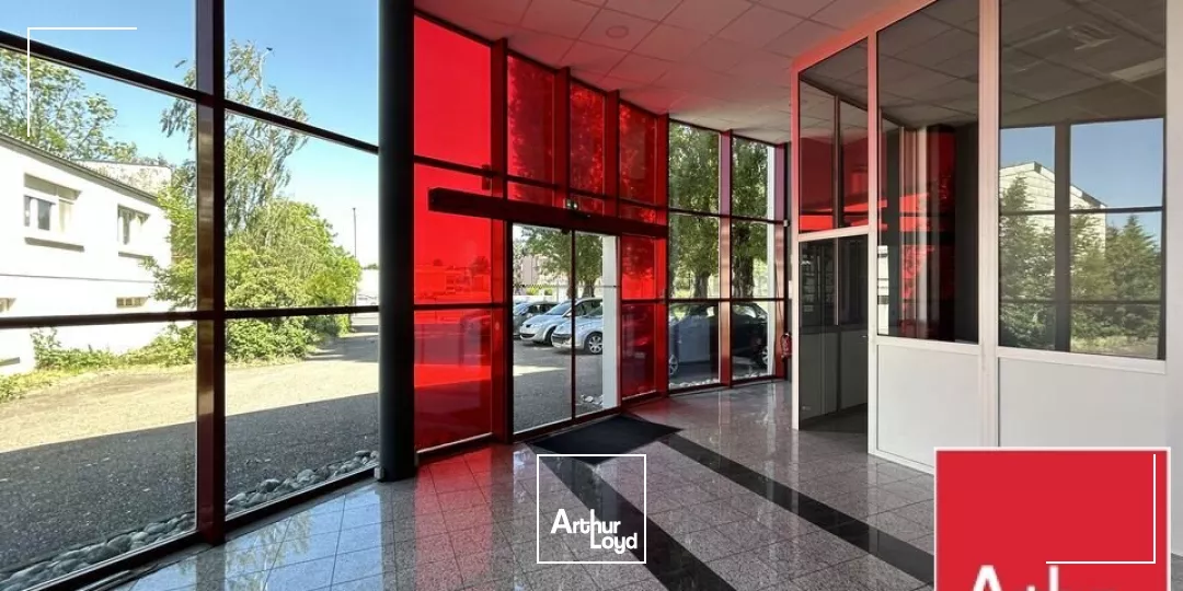 LOCAL D'ACTIVITE - ENTREPOT à LOUER de 840 m²