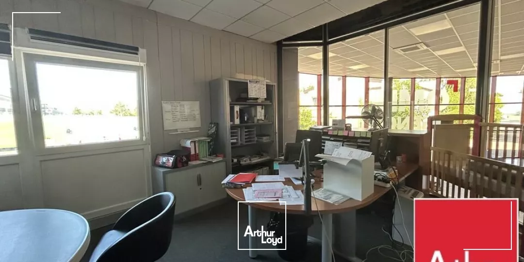 LOCAL D'ACTIVITE - ENTREPOT à LOUER de 840 m²