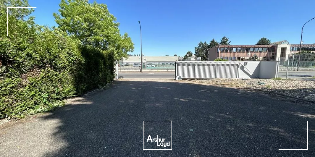 LOCAL D'ACTIVITE - ENTREPOT à LOUER de 840 m²
