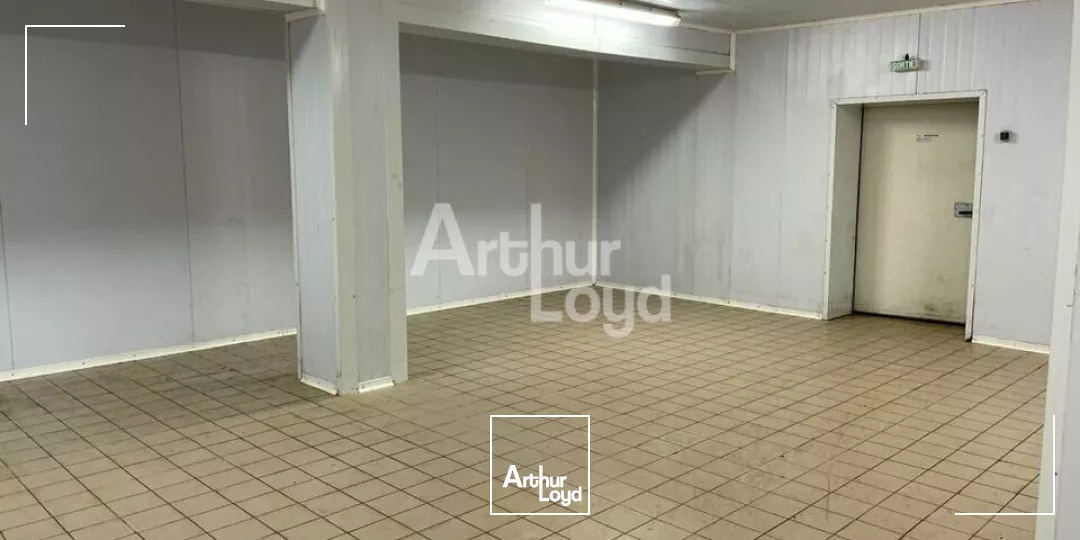 MER - VENTE LOCAL D'ACTIVITE ET HABITATIONS DE 1166 M² - ACCES A10 A 3 KM