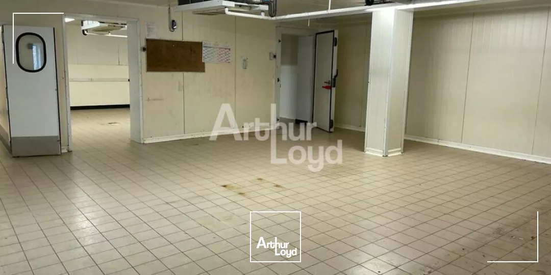 MER - VENTE LOCAL D'ACTIVITE ET HABITATIONS DE 1166 M² - ACCES A10 A 3 KM