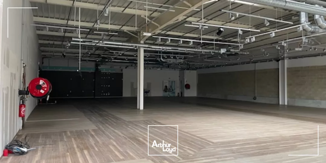 CELLULE COMMERCIALE - 735 m2 - A LOUER - RETAIL PARK SOISSONS