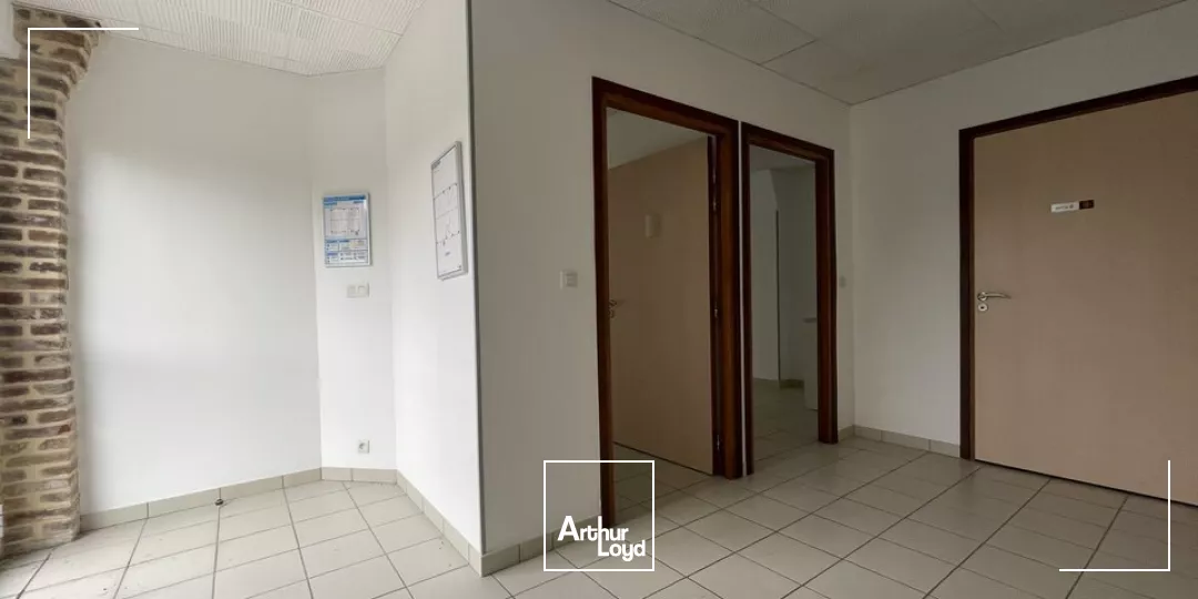 SAINT ROMAIN DE COLBOSC - centre ville A louer très beau bureaux de 50 m2 accessible PMR avec parkings