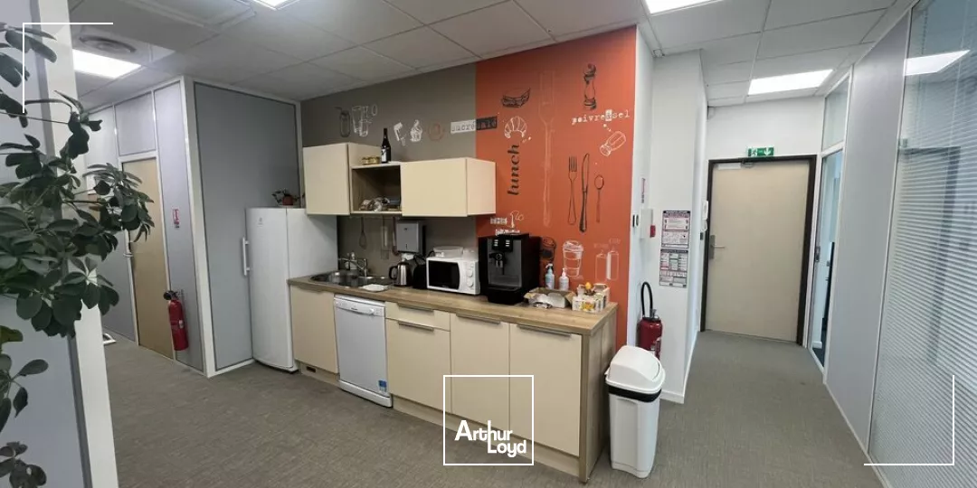 TOURS CENTRE BUREAUX A LOUER 293 M² AVEC FACILITE D'ACCOMPAGNEMENT PARKINGS