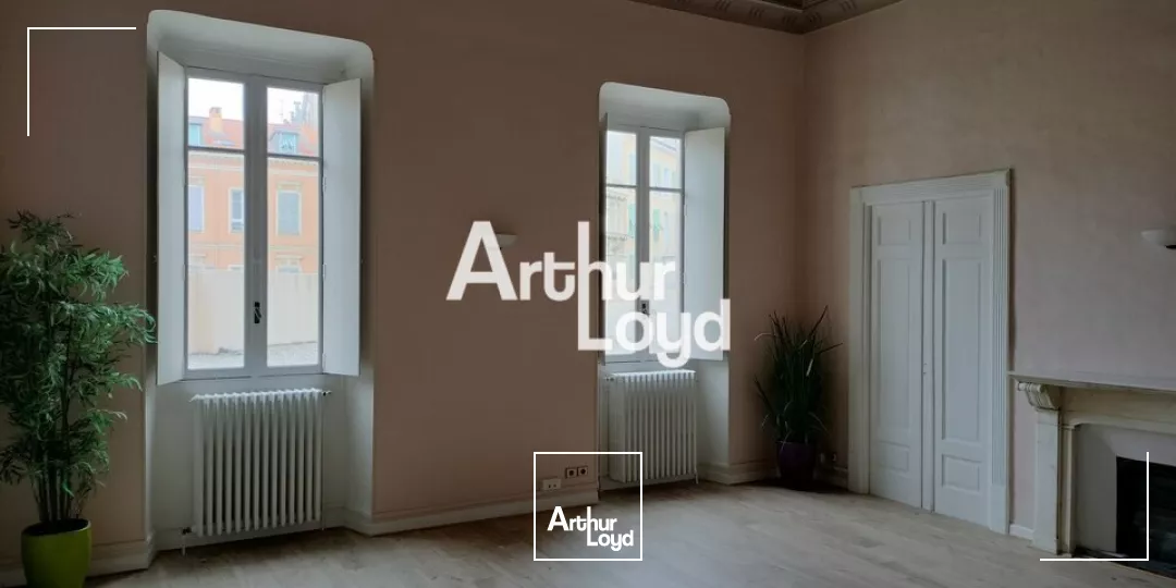 EXCEPTIONNEL AU CUR DU CARRE D'OR DE NICE BUREAU A LOUER DE 115M² DANS IMMEUBLE BOURGOIS