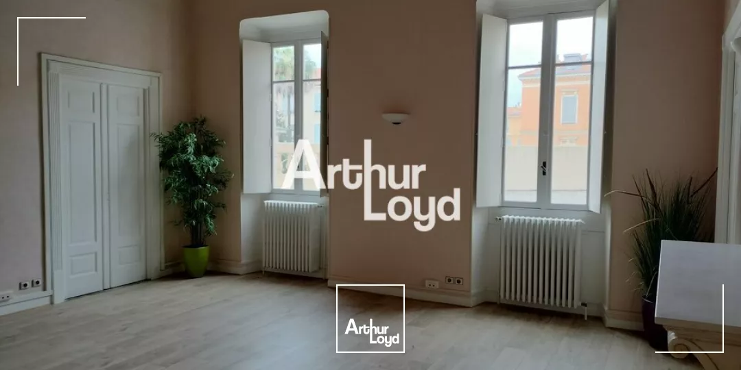 EXCEPTIONNEL AU CUR DU CARRE D'OR DE NICE BUREAU A LOUER DE 115M² DANS IMMEUBLE BOURGOIS