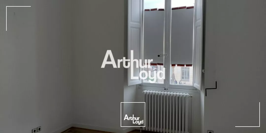 EXCEPTIONNEL AU CUR DU CARRE D'OR DE NICE BUREAU A LOUER DE 115M² DANS IMMEUBLE BOURGOIS