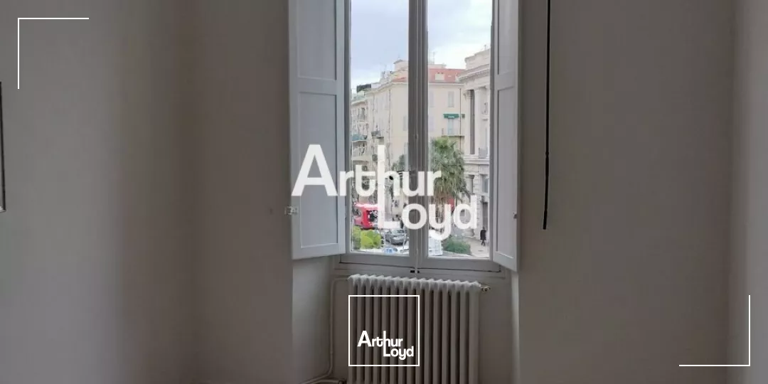 EXCEPTIONNEL AU CUR DU CARRE D'OR DE NICE BUREAU A LOUER DE 115M² DANS IMMEUBLE BOURGOIS
