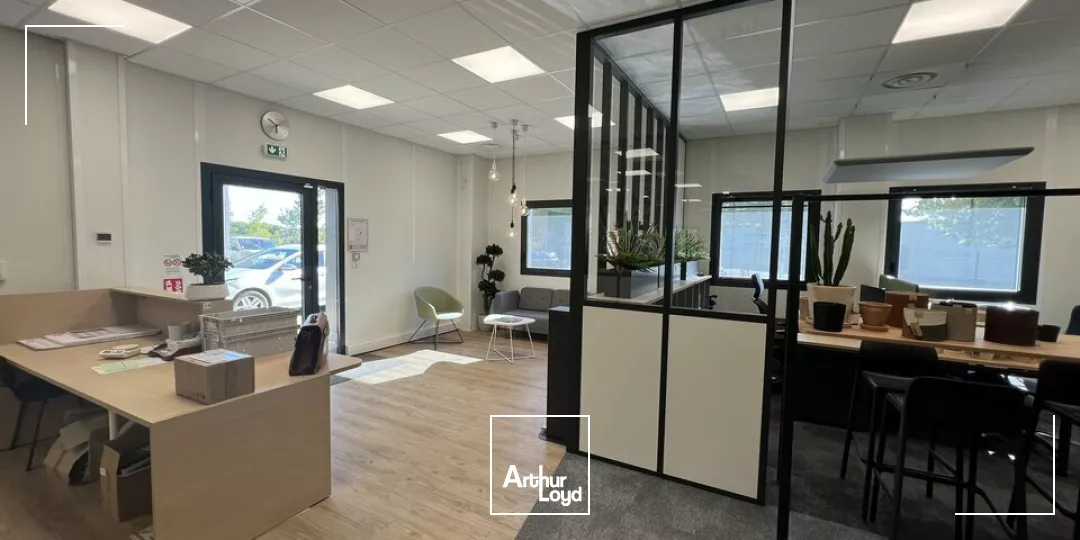 LORIOL/DRÔME, emplacement n°1, à vendre, Bâtiment de bureaux récent - Stockage - Show-room - Belles prestations - Parking