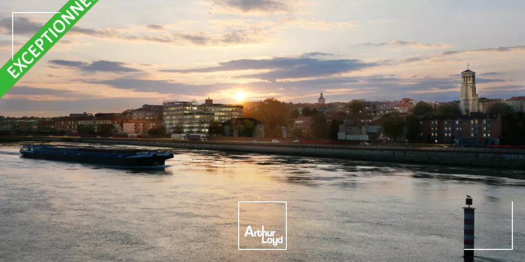 Valence basse ville, programme prestigieux de bureaux et commerce à la location.