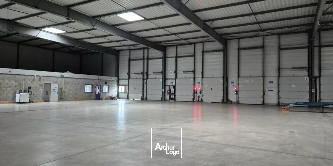 ZI LONGVIC - ENTREPÔT A LOUER - 1589 m²